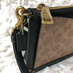 dreamer wristlet in signature canvas